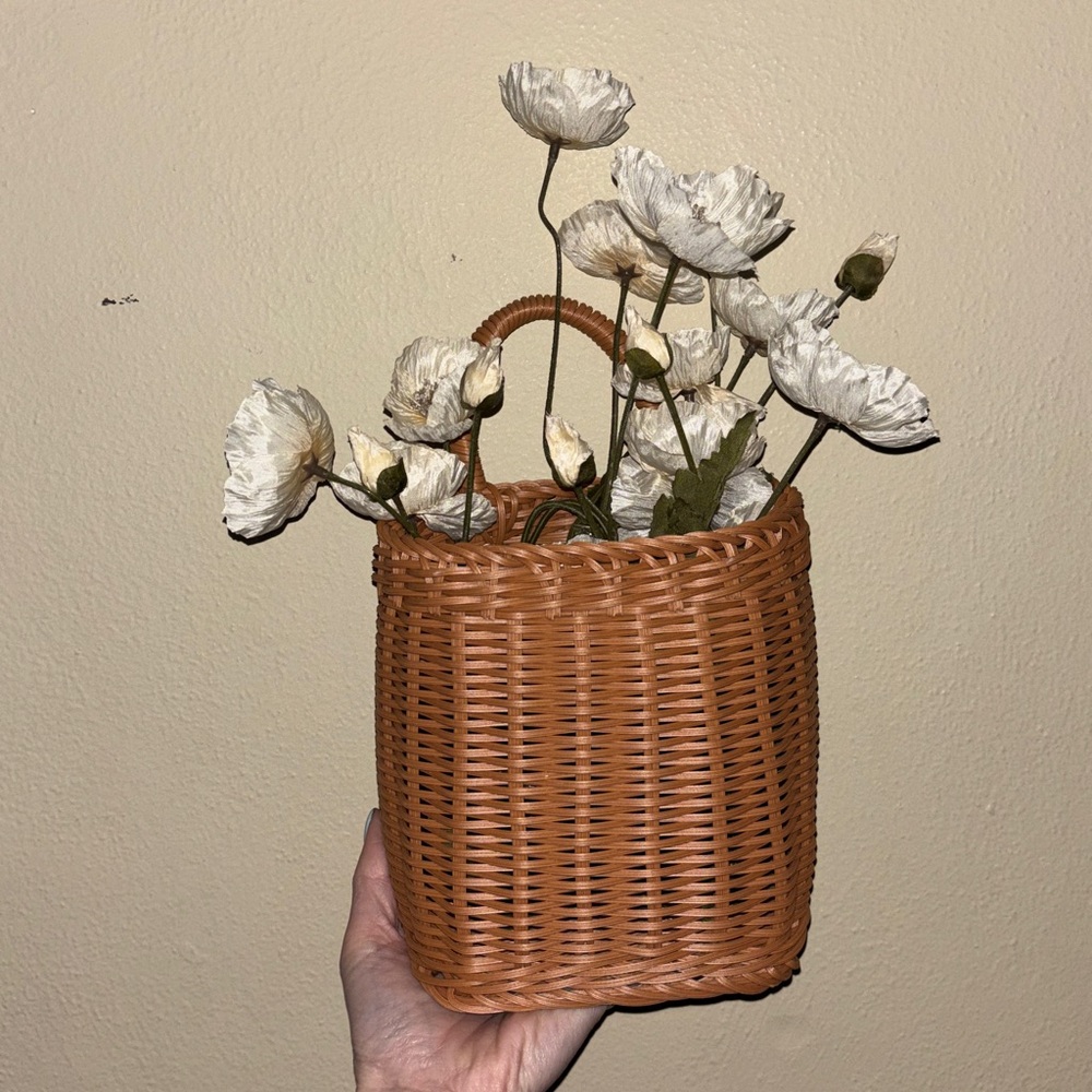Hanging Wicker Basket  with realistic poppies❤️